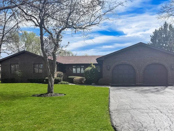 $395,000 | 4269 Harper Avenue, Gurnee, IL 60031