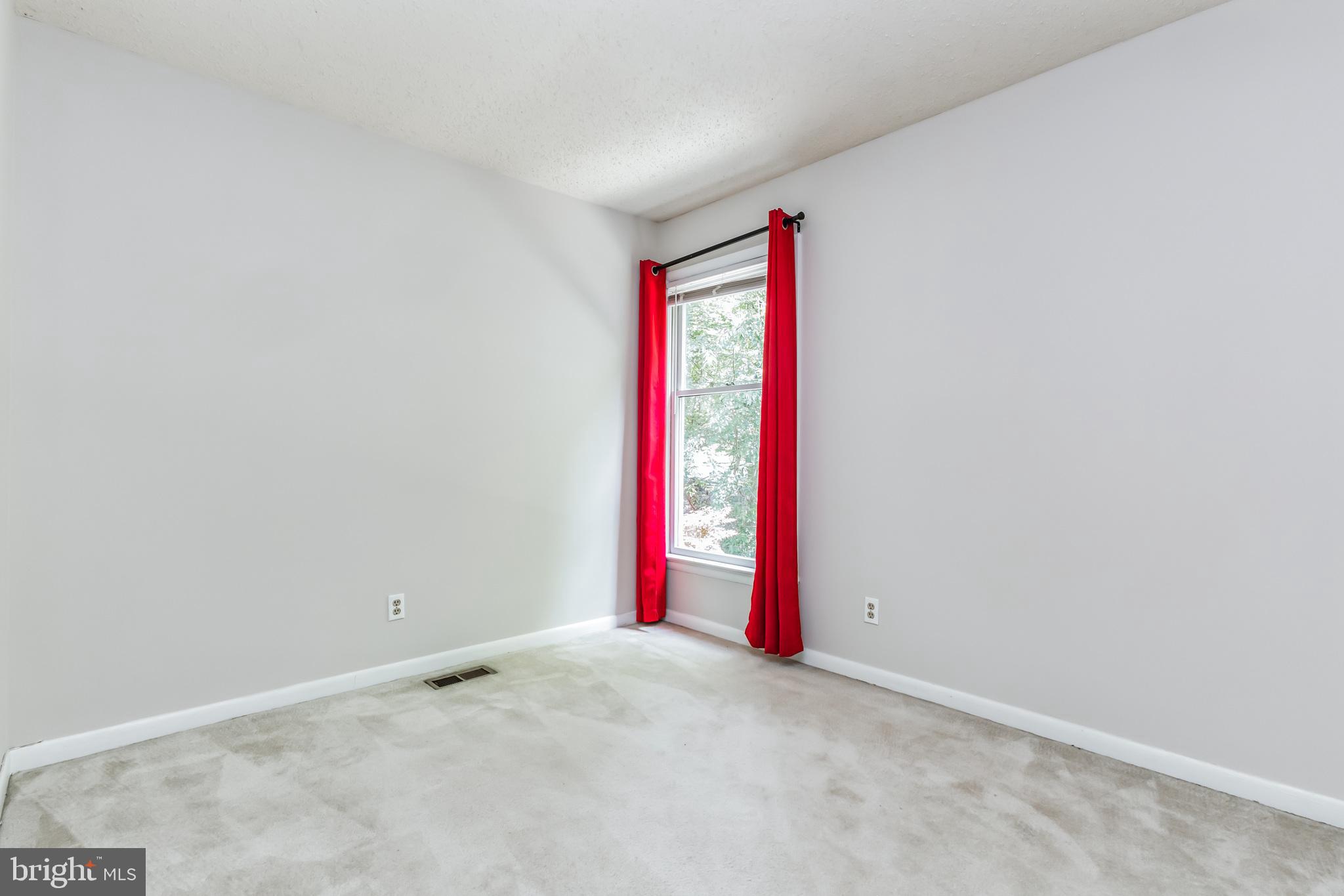1600 Oak Spring Way Reston, VA 20190 - Photo 11 of 19 2nd bedroom