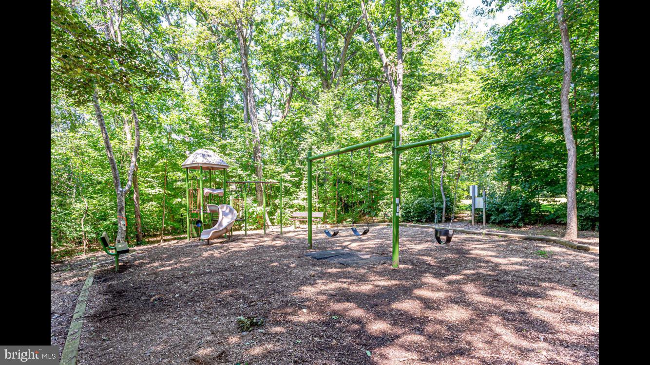 1600 Oak Spring Way Reston, VA 20190 - Photo 18 of 19 Tot lot