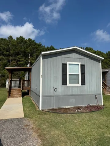a front view of house with yard