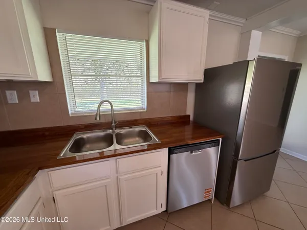 $299,000 | 121 South Island View Avenue, Long Beach, MS 39560