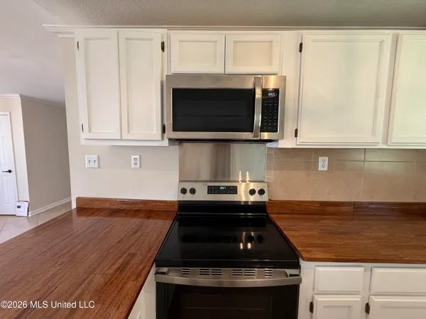 $299,000 | 121 South Island View Avenue, Long Beach, MS 39560