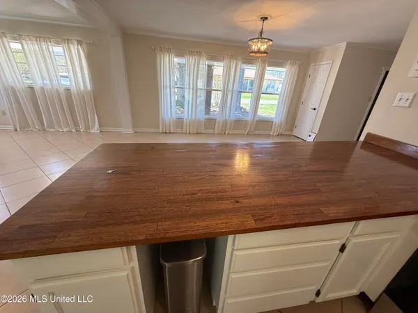 $299,000 | 121 South Island View Avenue, Long Beach, MS 39560