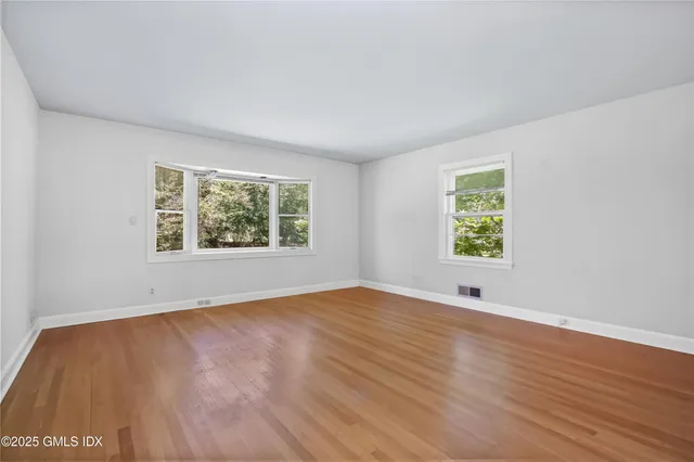 $10,000 | 5 Wooddale Road, Greenwich, CT 06830