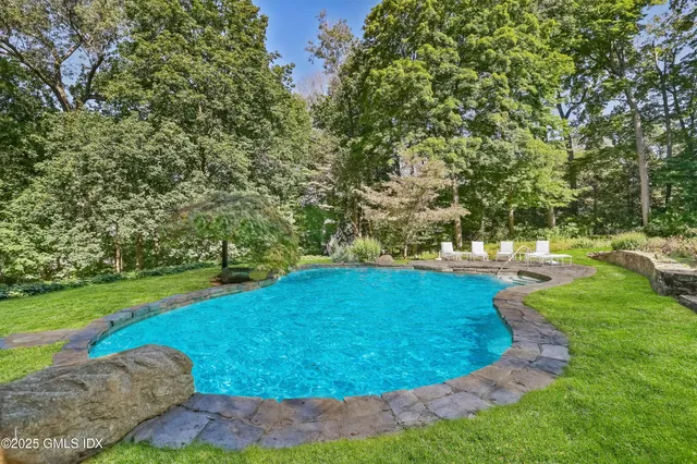 $10,000 | 5 Wooddale Road, Greenwich, CT 06830