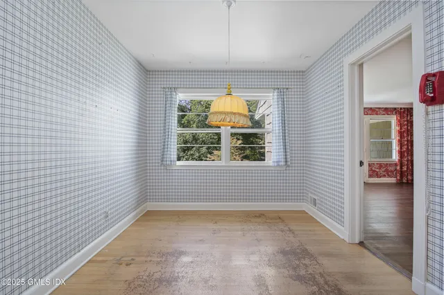 $10,000 | 5 Wooddale Road, Greenwich, CT 06830