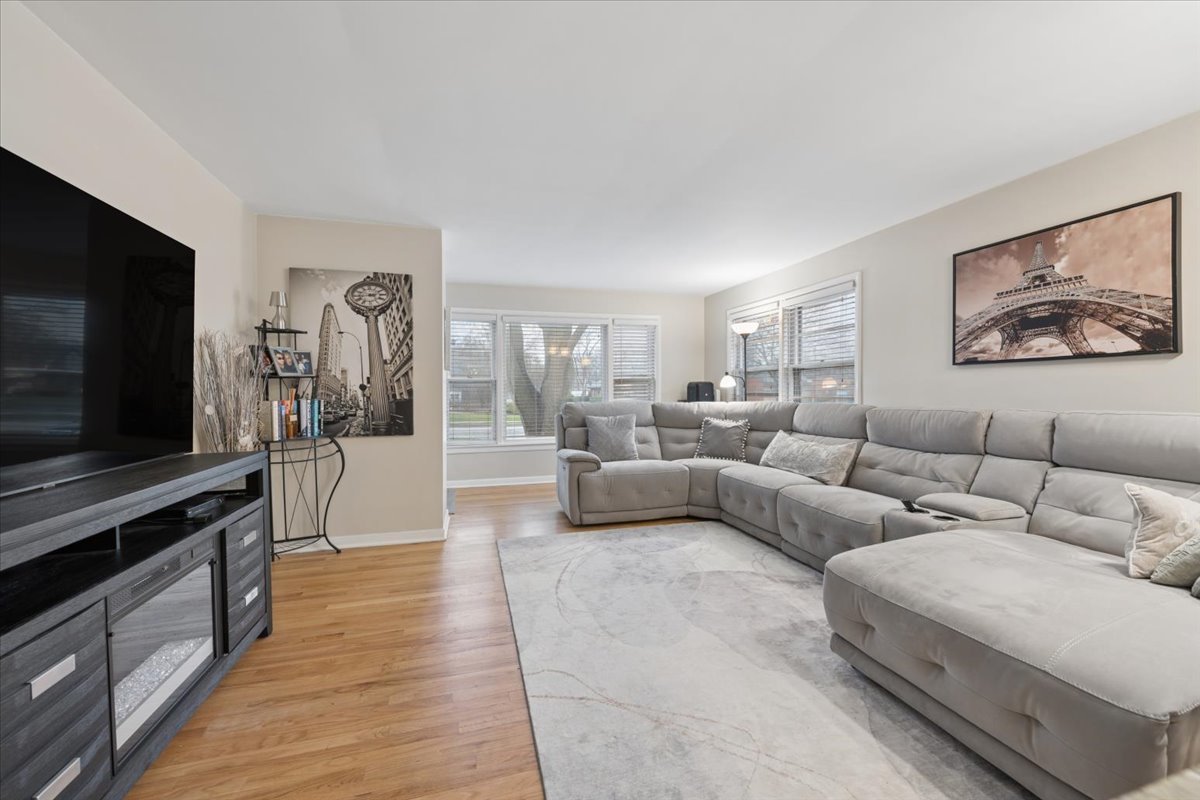 26 South Rohlwing Road Palatine, IL 60074 - Photo 4 of 23