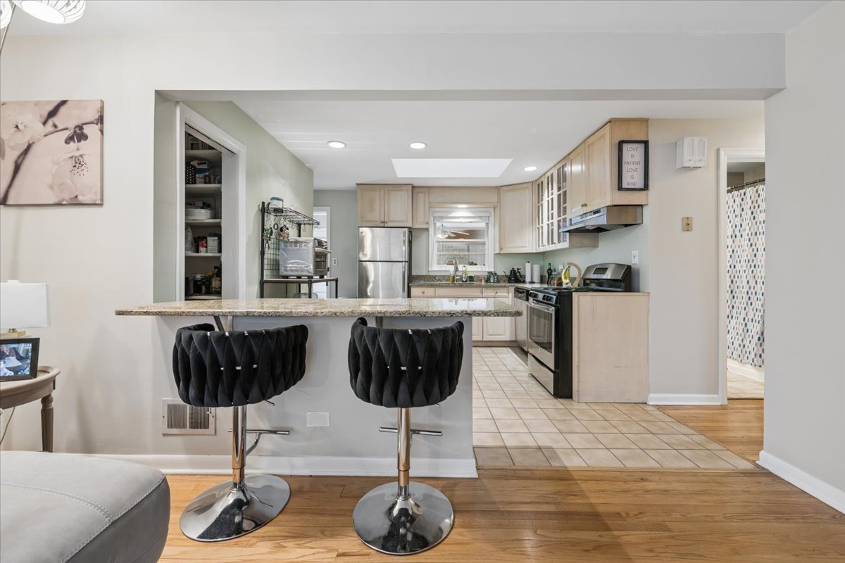 26 South Rohlwing Road Palatine, IL 60074 - Photo 5 of 23