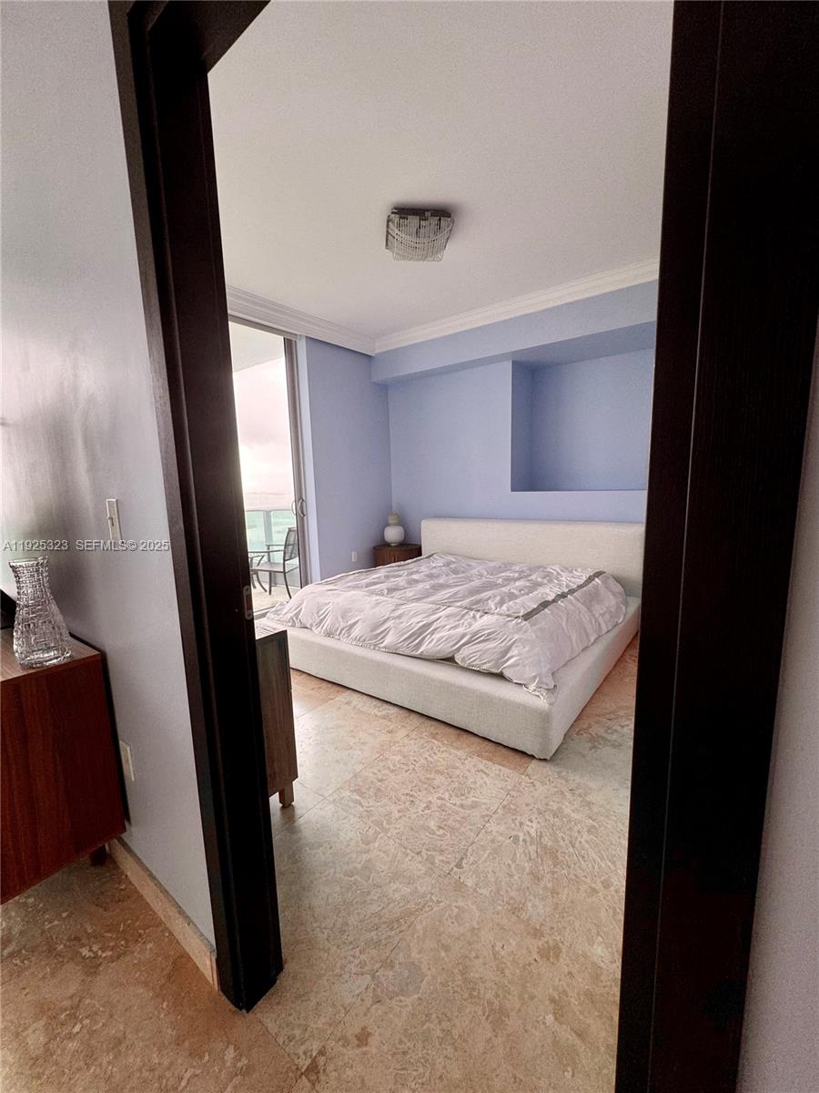 900 Biscayne Boulevard, Unit 2604 Miami, FL 33132 - Photo 41 of 59 a bedroom with a bed and a mirror