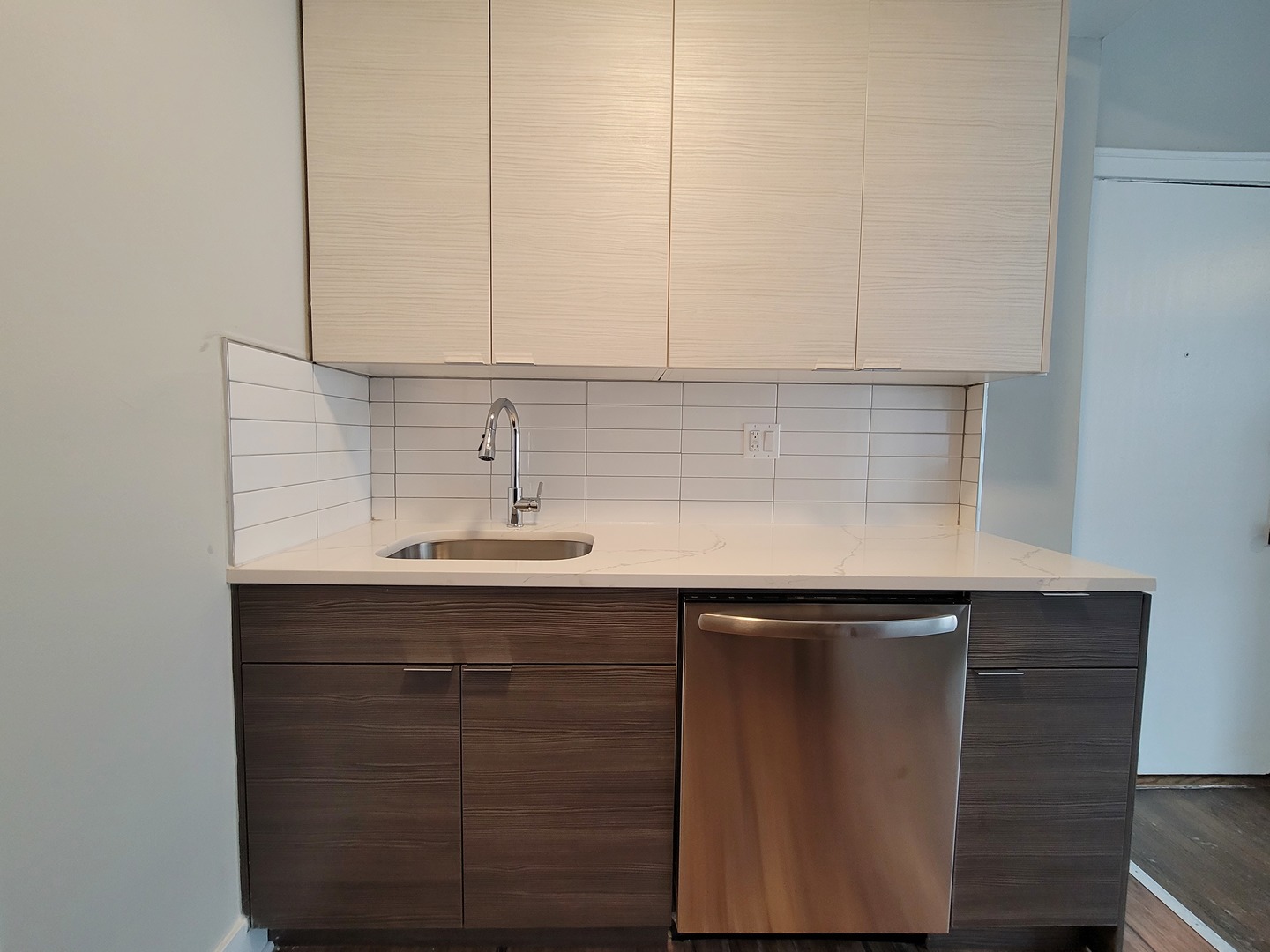 641 West Roscoe Street, Unit V3 Chicago, IL 60657 - Photo 7 of 10