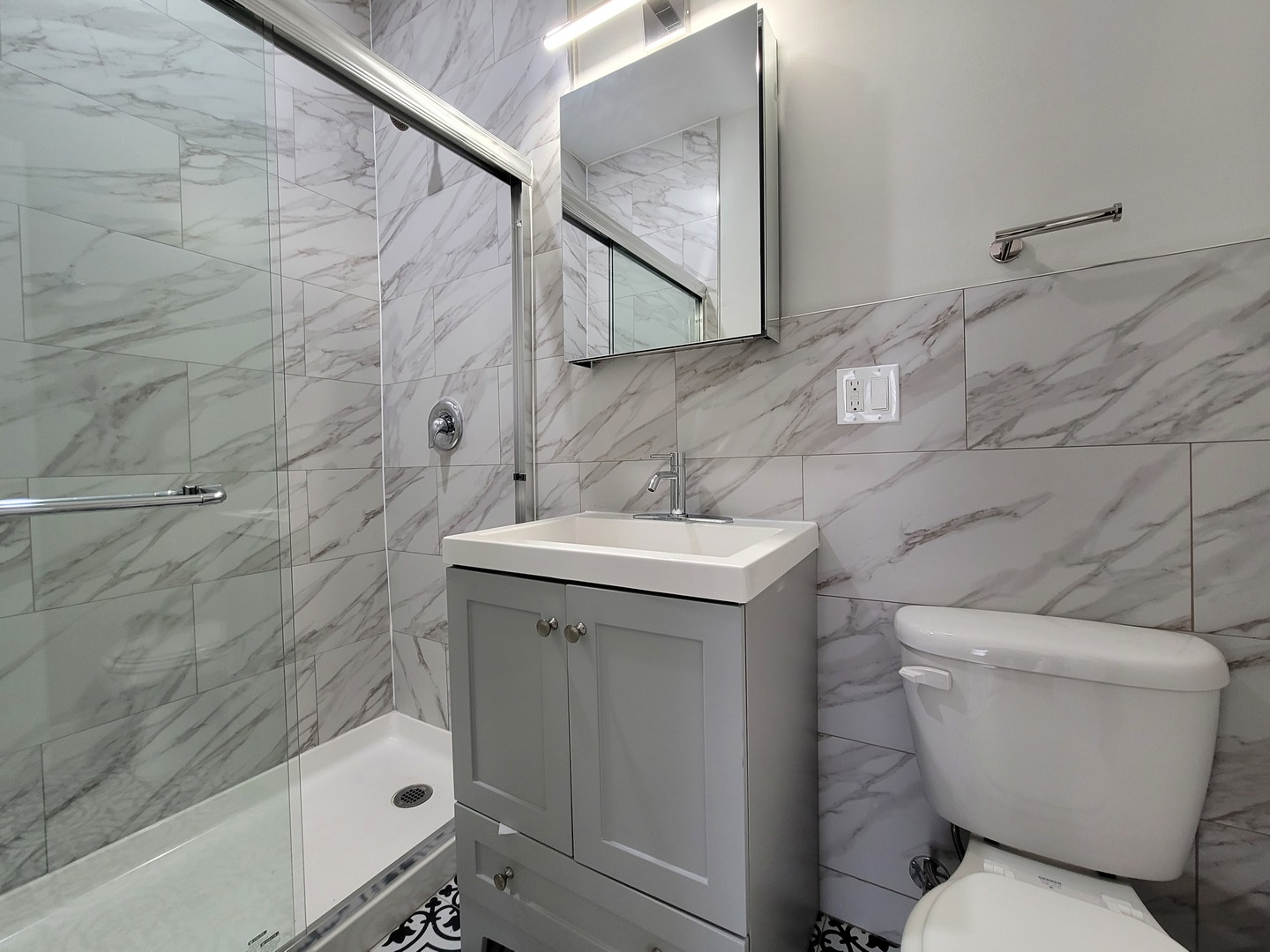 641 West Roscoe Street, Unit V3 Chicago, IL 60657 - Photo 9 of 10