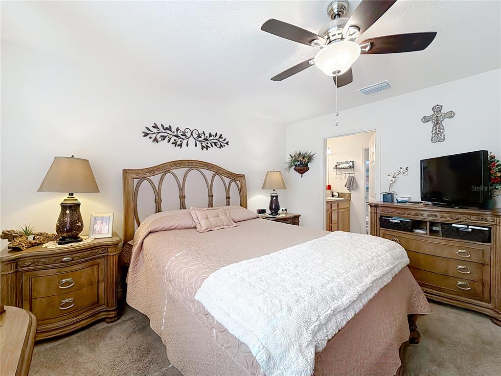 3531 Thorne Path Oxford, FL 34484 - Photo 34 of 56 a bedroom with a bed and dresser