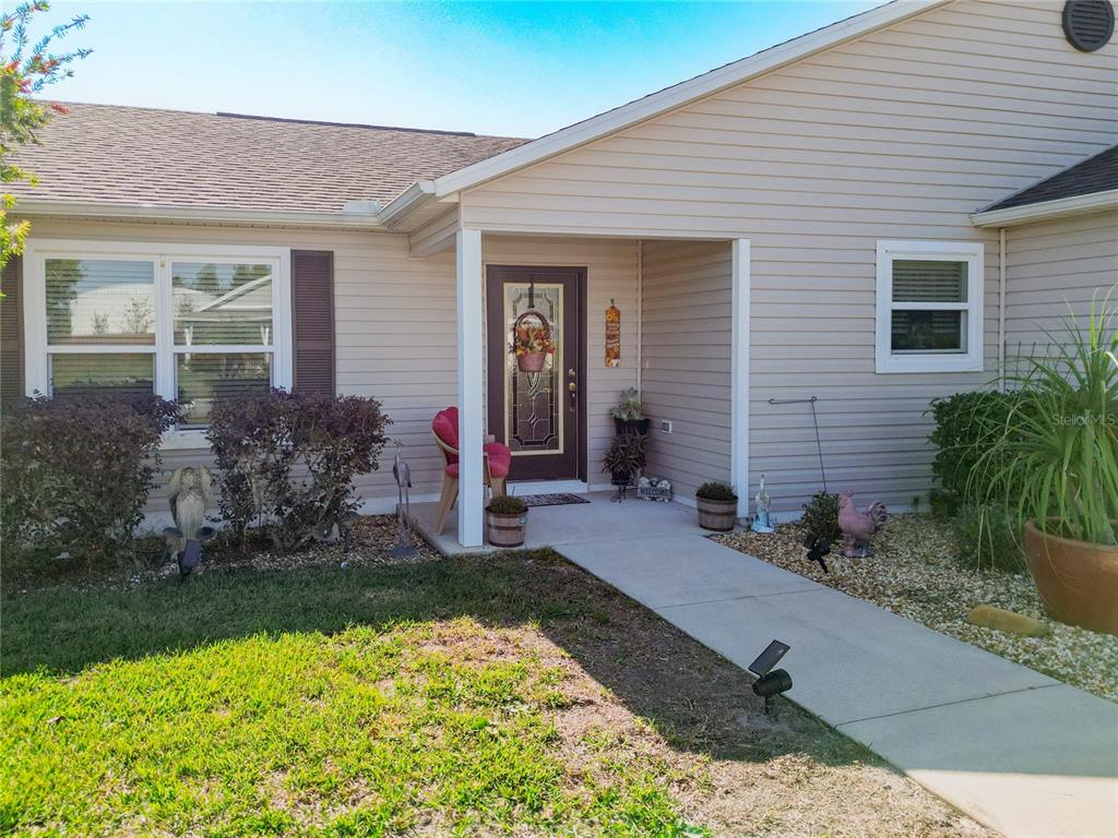 3531 Thorne Path Oxford, FL 34484 - Photo 6 of 56 a front view of house with yard
