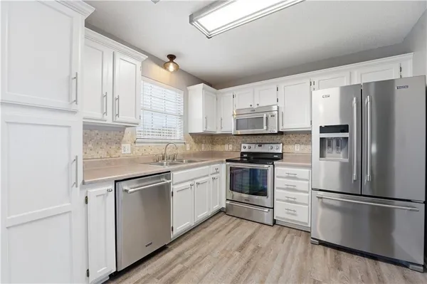 $225,000 | 5683 Northwest Plantation Lane, Unit 194B, Lee's Summit, MO 64064