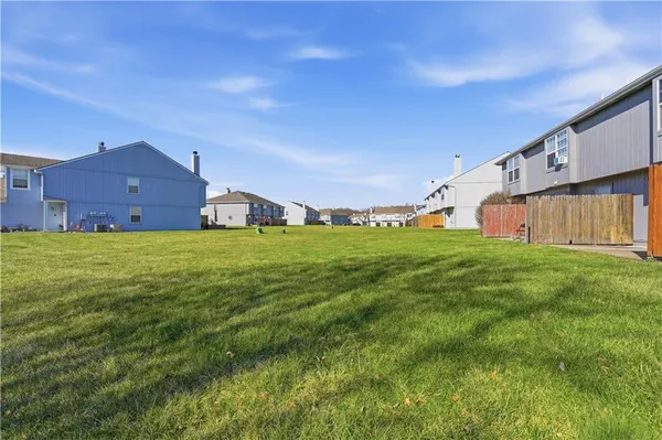 $225,000 | 5683 Northwest Plantation Lane, Unit 194B, Lee's Summit, MO 64064