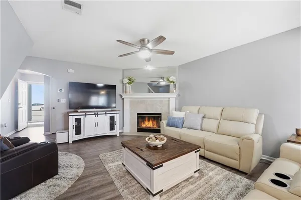 $225,000 | 5683 Northwest Plantation Lane, Unit 194B, Lee's Summit, MO 64064