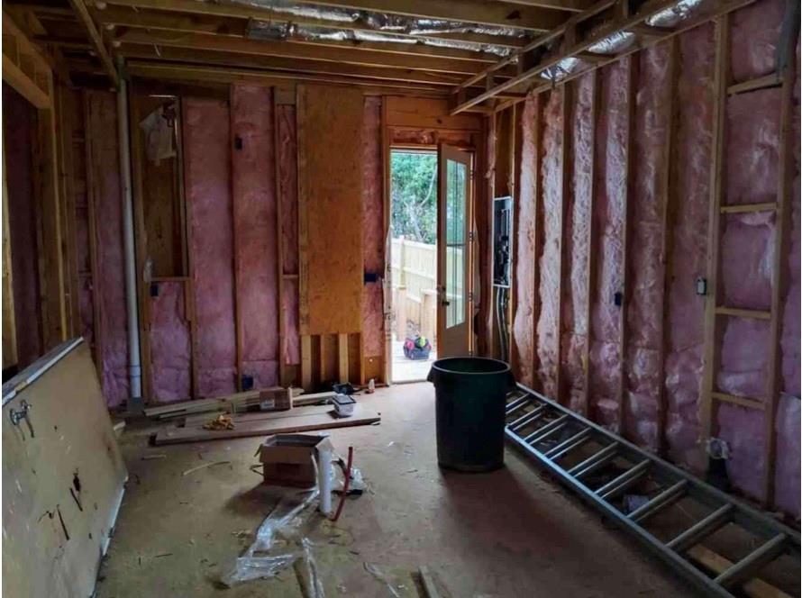 1148 Welch Street Southwest Atlanta, GA 30310 - Photo 3 of 4 a view of a room with gym equipment