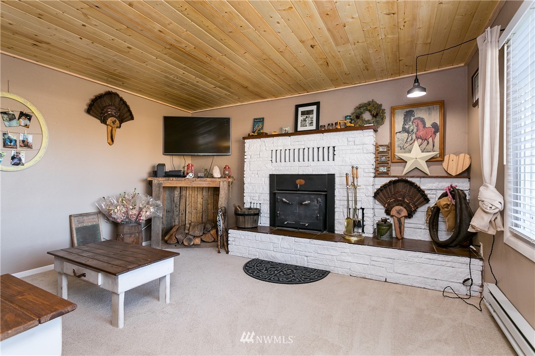 239 East Pole Road Lynden, WA 98264 - Photo 3 of 22