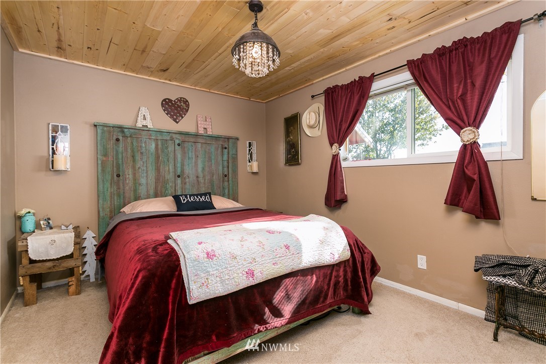 239 East Pole Road Lynden, WA 98264 - Photo 7 of 22