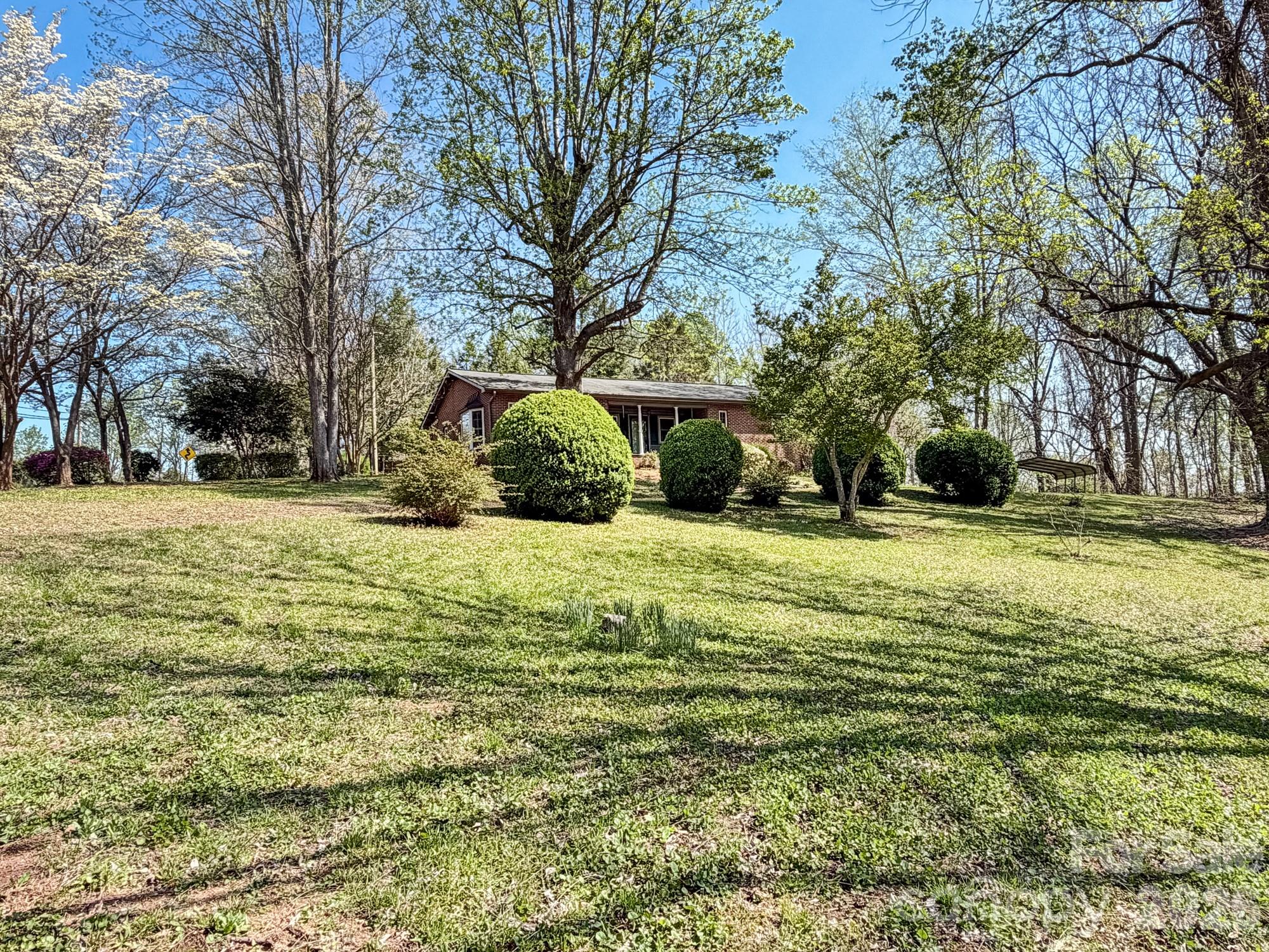 1401 East Union Street Morganton, NC 28655 - Photo 6 of 40 a view of a garden with a house