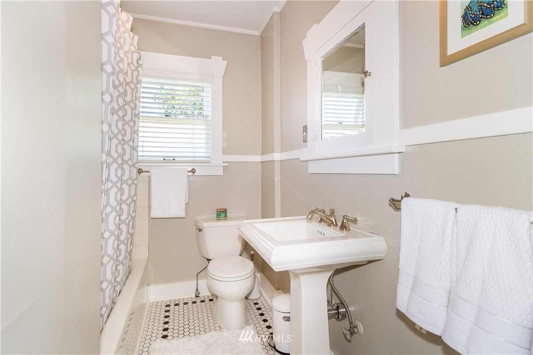 1518 North 40th Street Seattle, WA 98103 - Photo 14 of 25