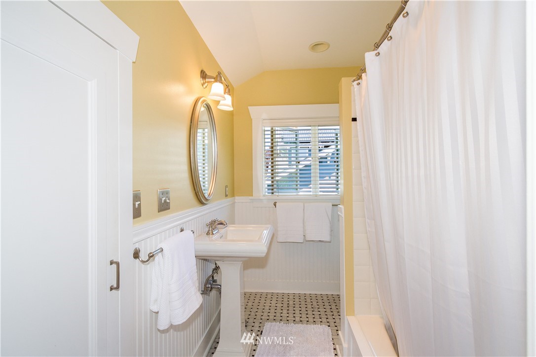 1518 North 40th Street Seattle, WA 98103 - Photo 17 of 25