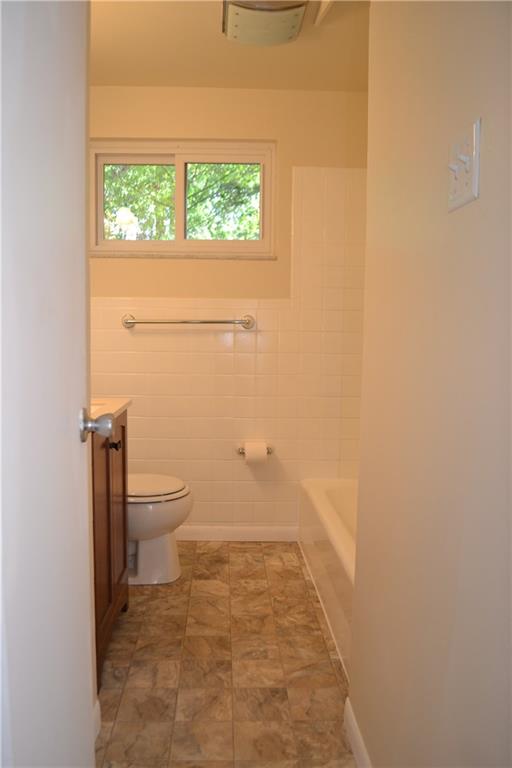956 Girard Road Whitehall, PA 15227 - Photo 13 of 20 Gallery Image 13