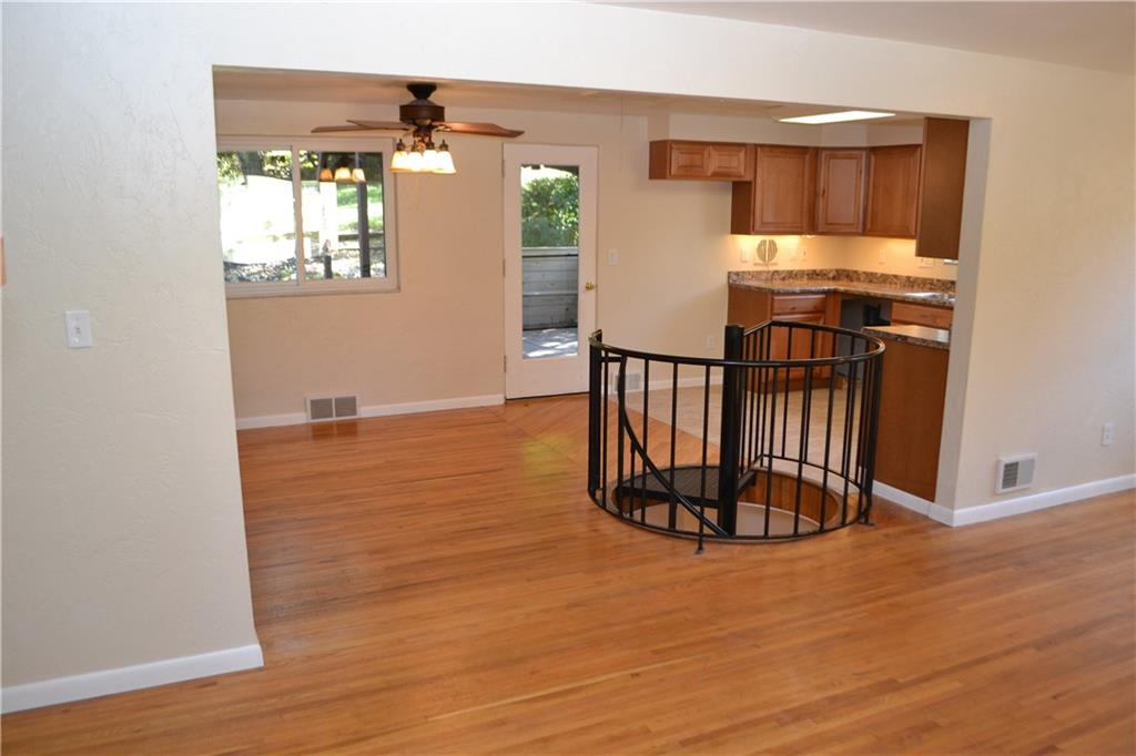 956 Girard Road Whitehall, PA 15227 - Photo 8 of 20 Gallery Image 8