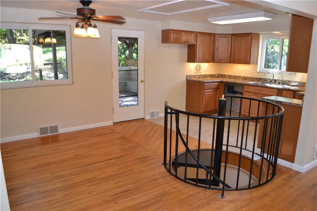956 Girard Road Whitehall, PA 15227 - Photo 9 of 20 Gallery Image 9