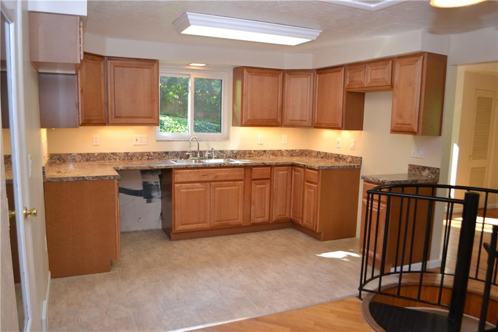 956 Girard Road Whitehall, PA 15227 - Photo 10 of 20 Gallery Image 10