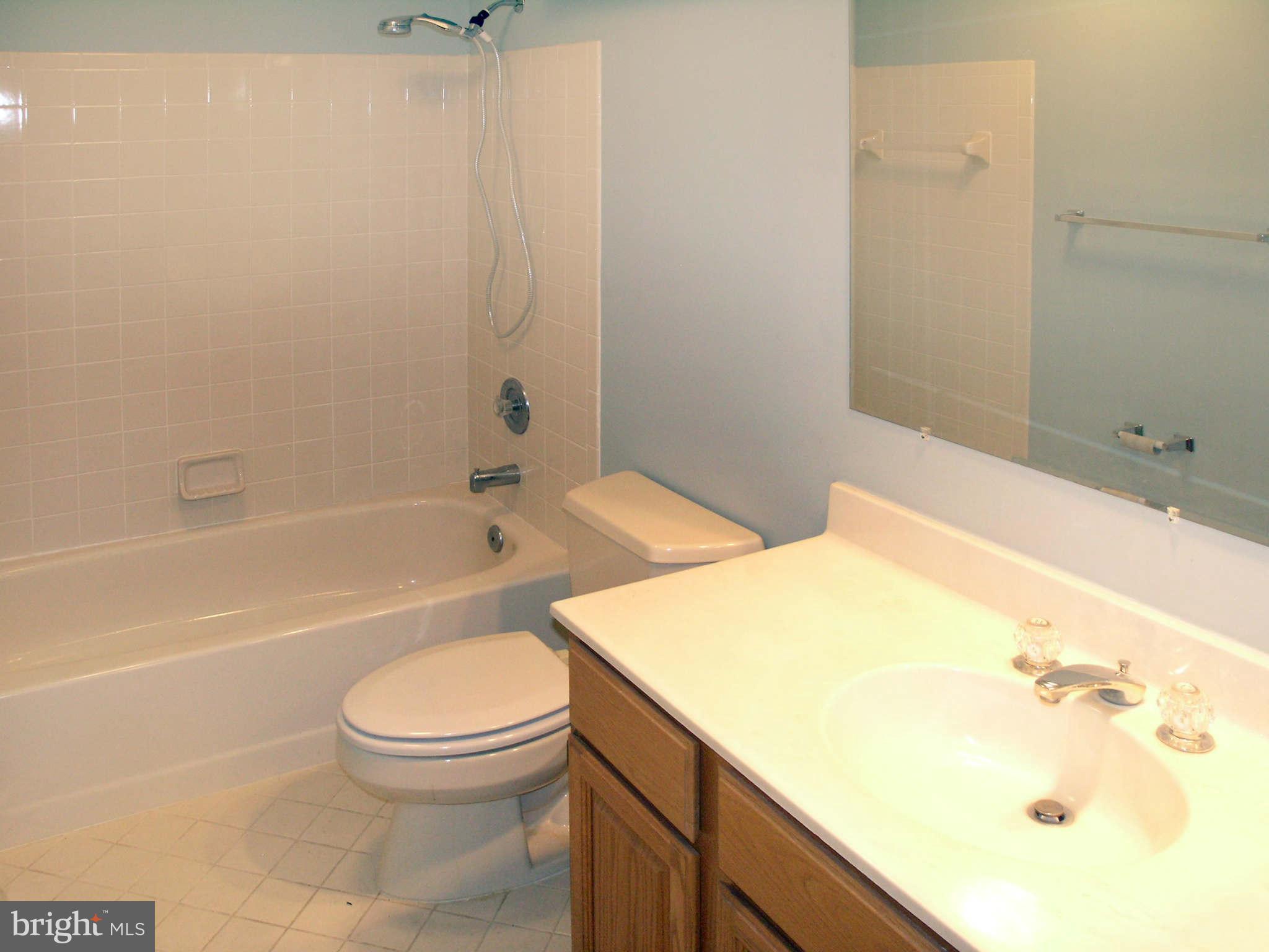 1323 Wedgewood Manor Way Reston, VA 20194 - Photo 19 of 30 Bath2 main level