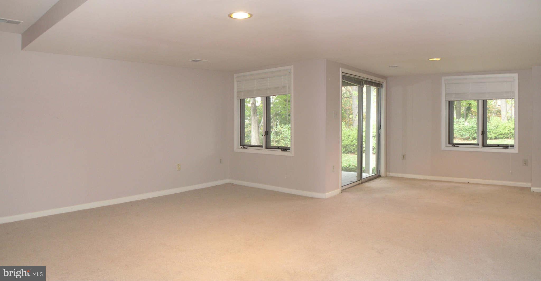 1323 Wedgewood Manor Way Reston, VA 20194 - Photo 21 of 30 Family Room