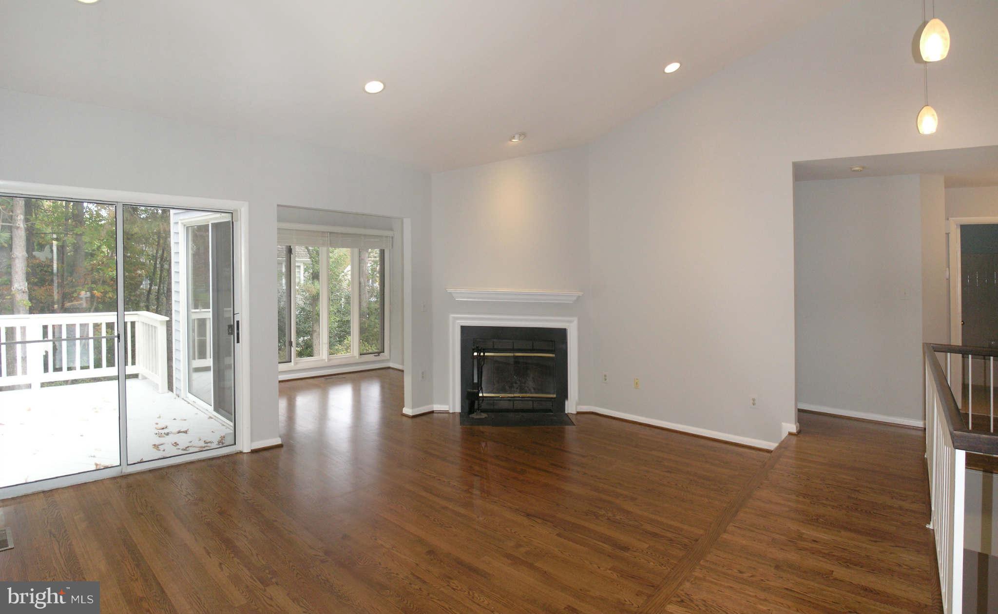 1323 Wedgewood Manor Way Reston, VA 20194 - Photo 7 of 30 Living Room
