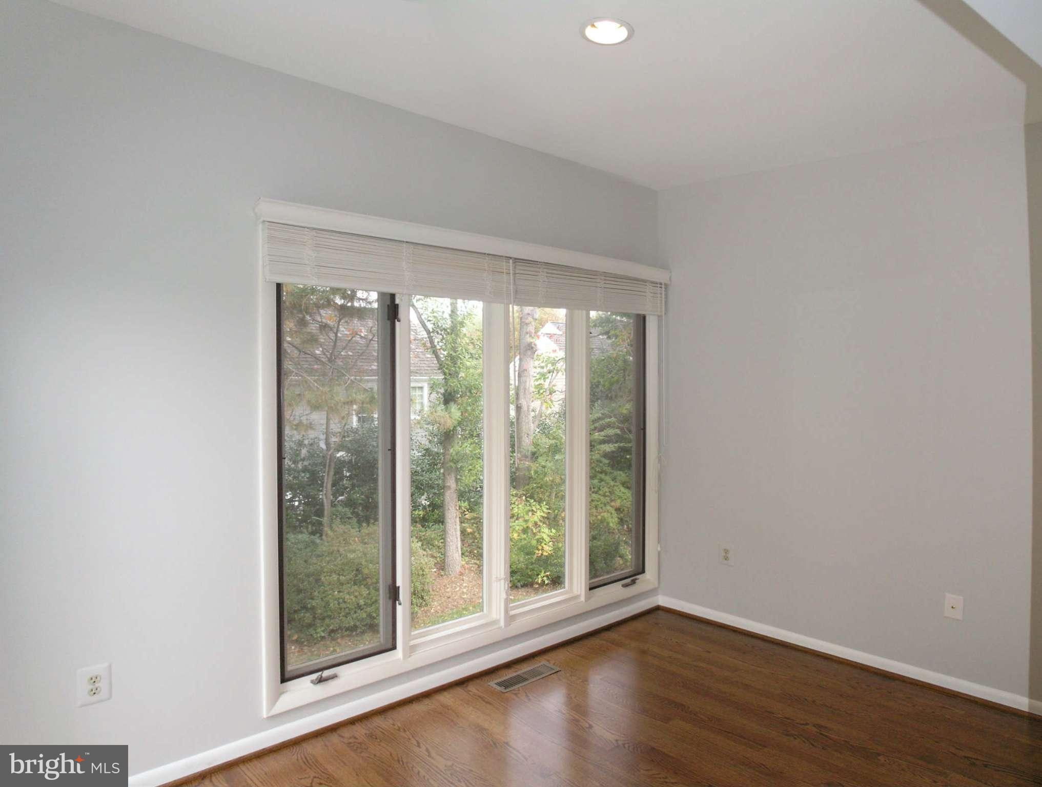 1323 Wedgewood Manor Way Reston, VA 20194 - Photo 9 of 30 Sun Room