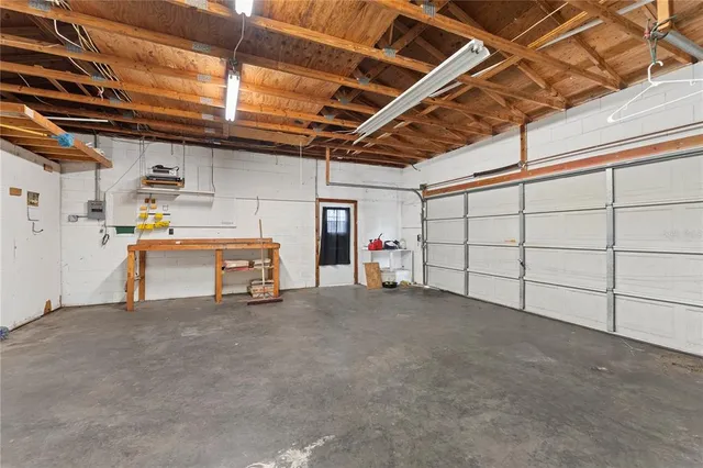 a view of a yard with a house