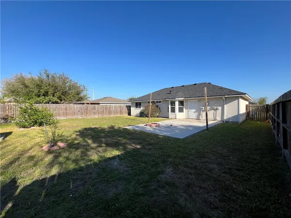 $1,700 | 5613 Arboleda Lane, Corpus Christi, TX 78417