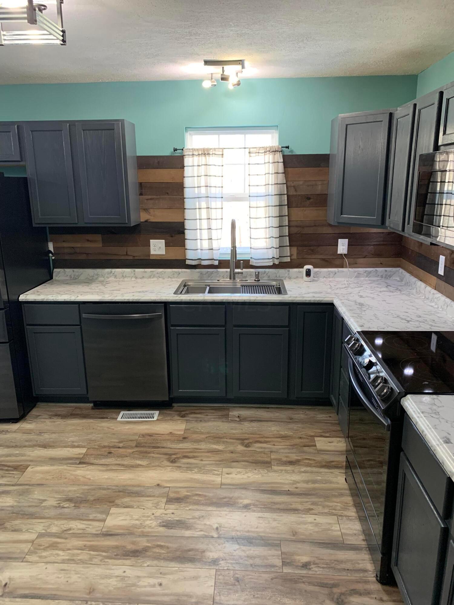 1405 Sullivan Road Chillicothe, OH 45601 - Photo 11 of 30 Kitchen
