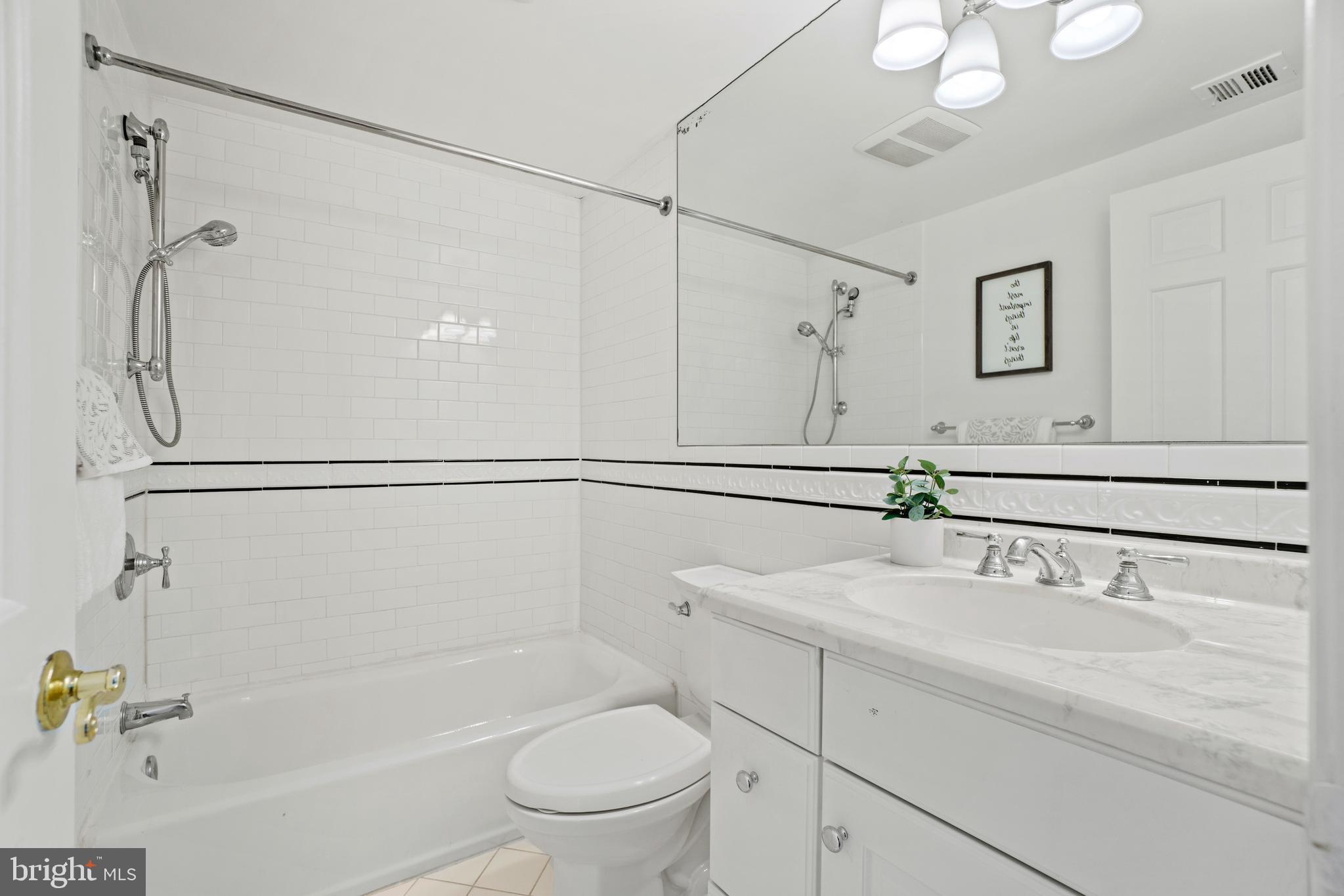2007 O Street Northwest, Unit 201 Washington, DC 20036 - Photo 12 of 17 Full Bathroom