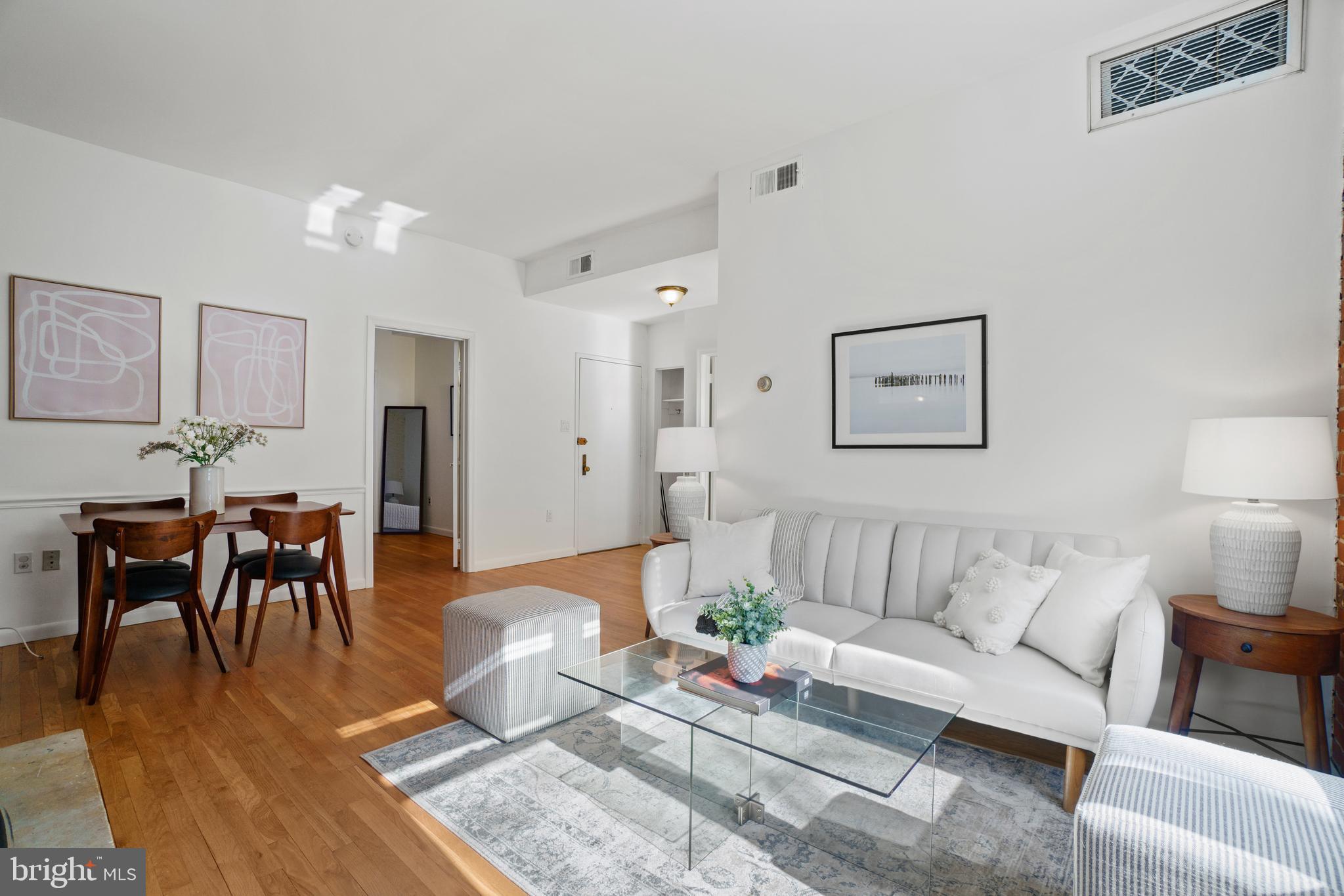 2007 O Street Northwest, Unit 201 Washington, DC 20036 - Photo 4 of 17 Large Living Area