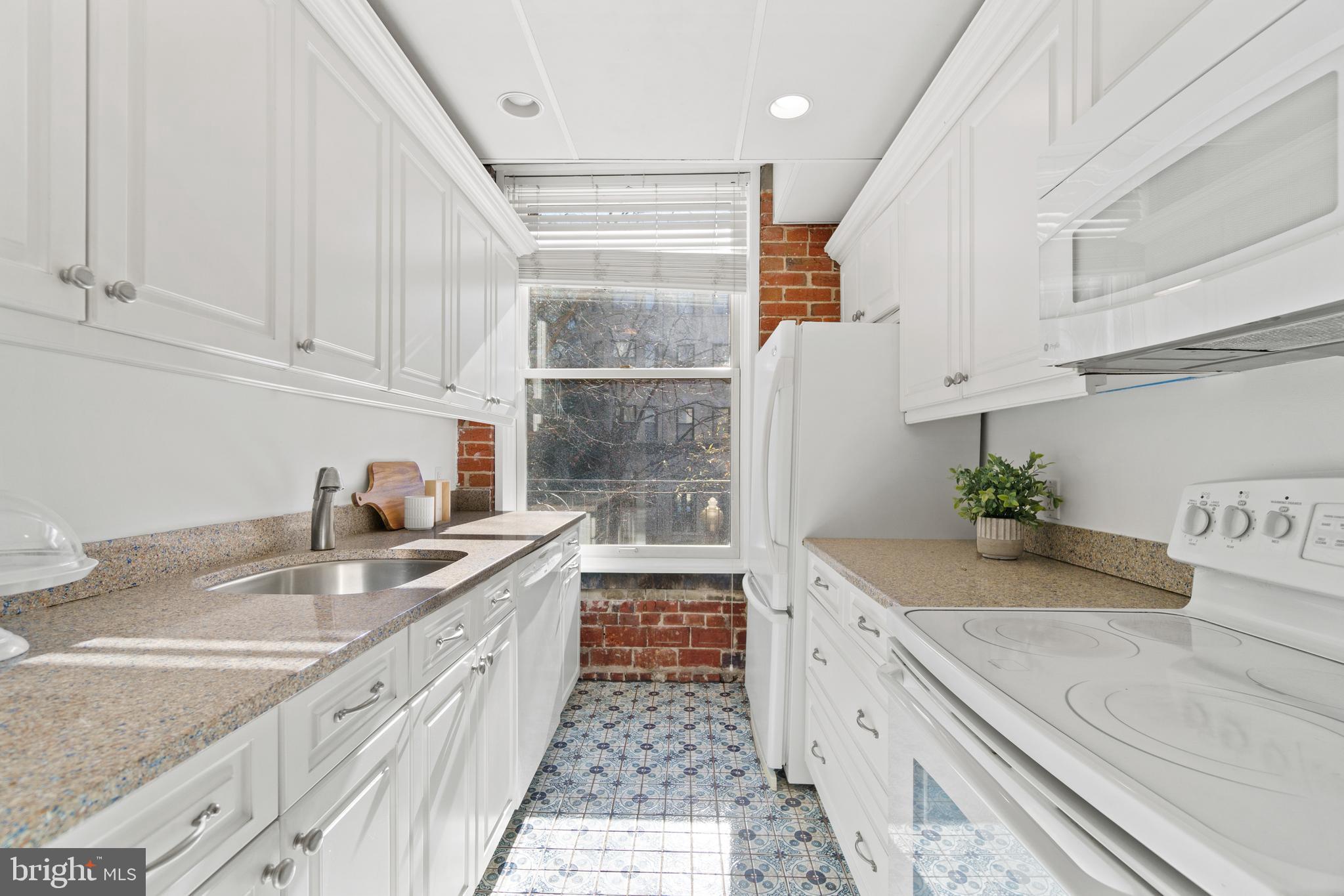 2007 O Street Northwest, Unit 201 Washington, DC 20036 - Photo 7 of 17 Spacious Kitchen