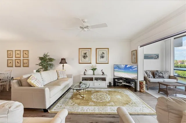 a view of a livingroom with furniture