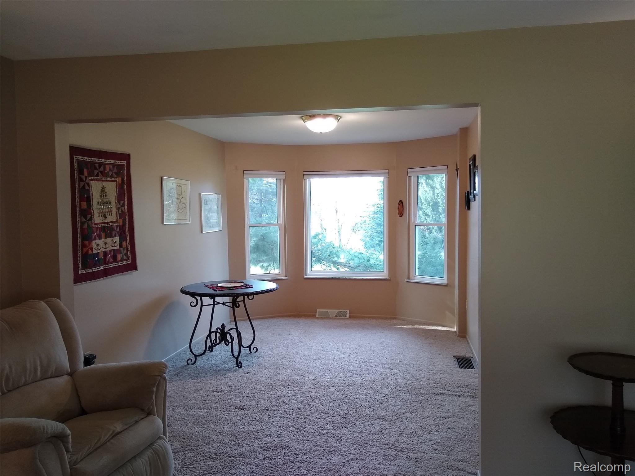 2901 Bullard Road Hartland, MI 48353 - Photo 10 of 26 Dining Area