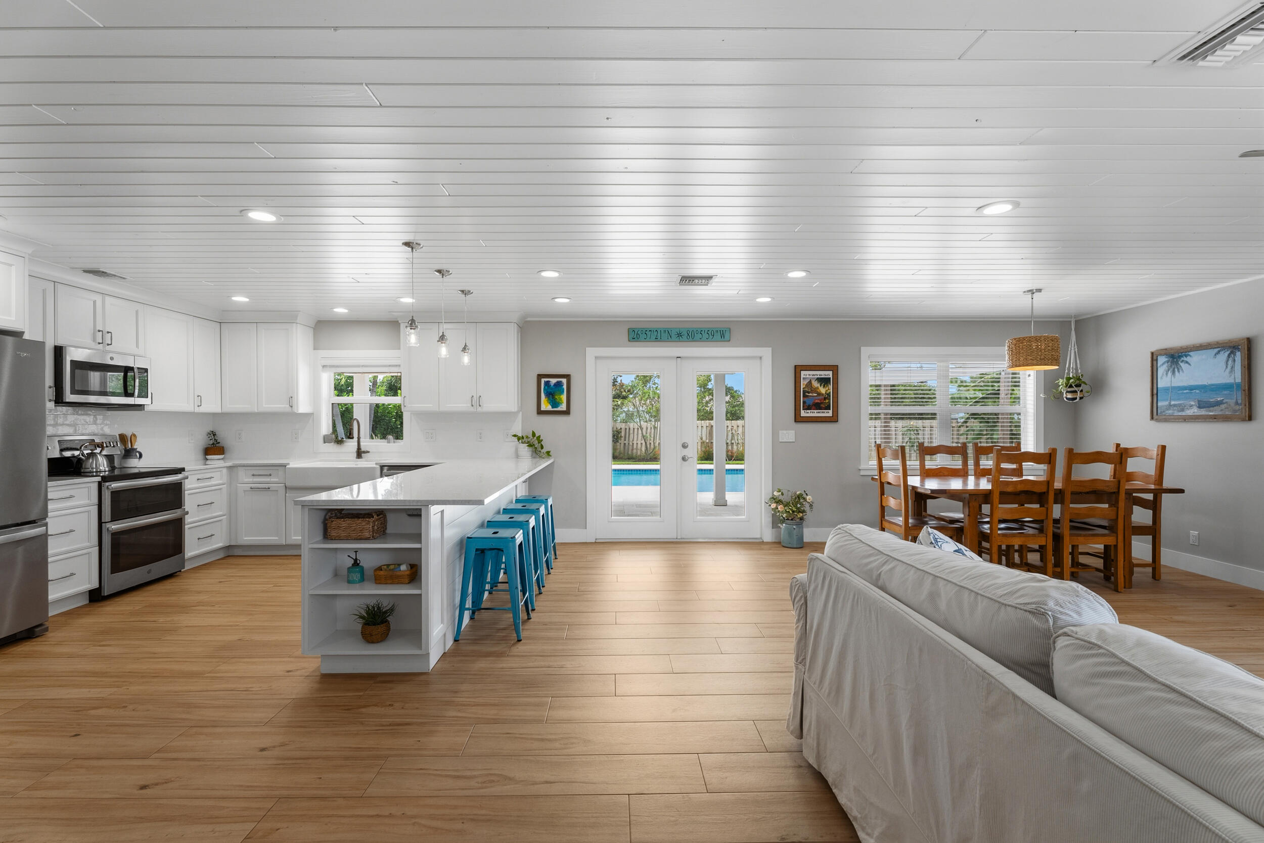 303 Norfolk Road Jupiter, FL 33469 - Photo 9 of 36 007_pbUr