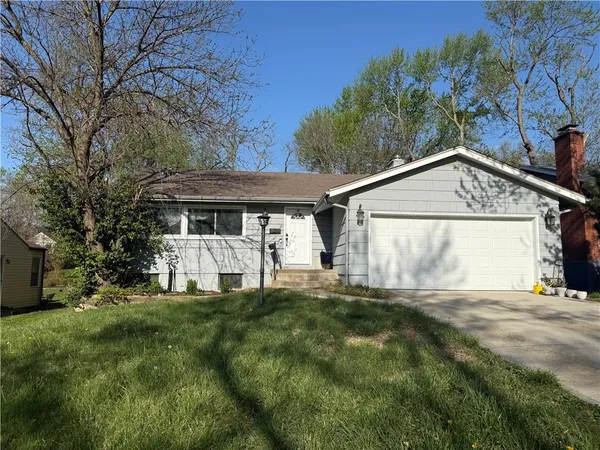 $295,000 | 8416 Kenwood Avenue, Kansas City, MO 64131