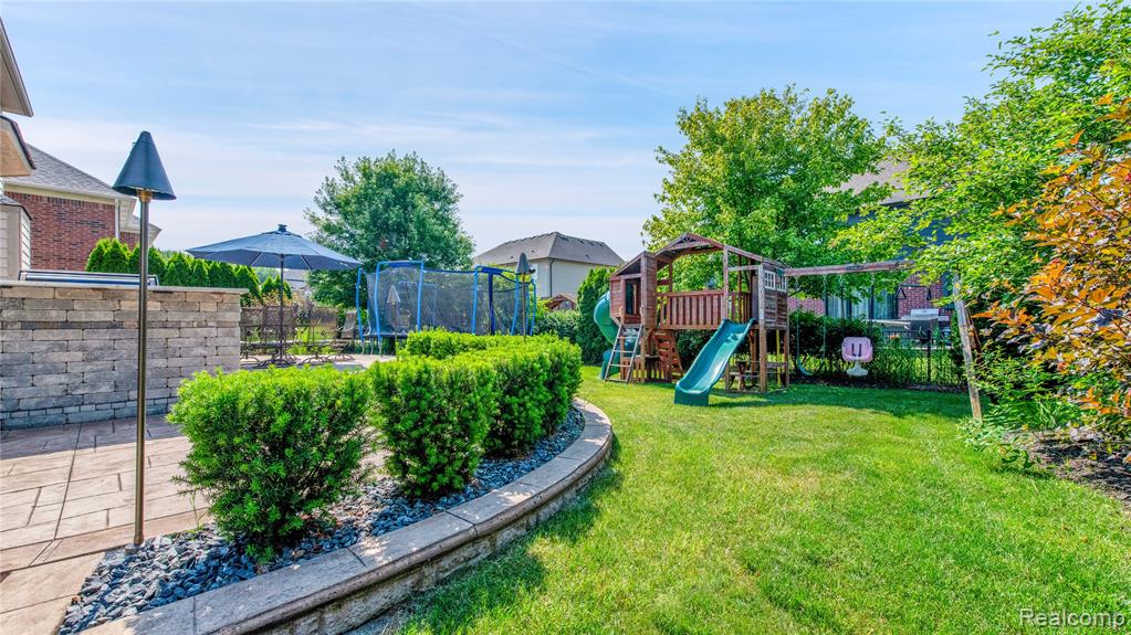 19492 Springbrook Drive Macomb, MI 48044 - Photo 37 of 49
