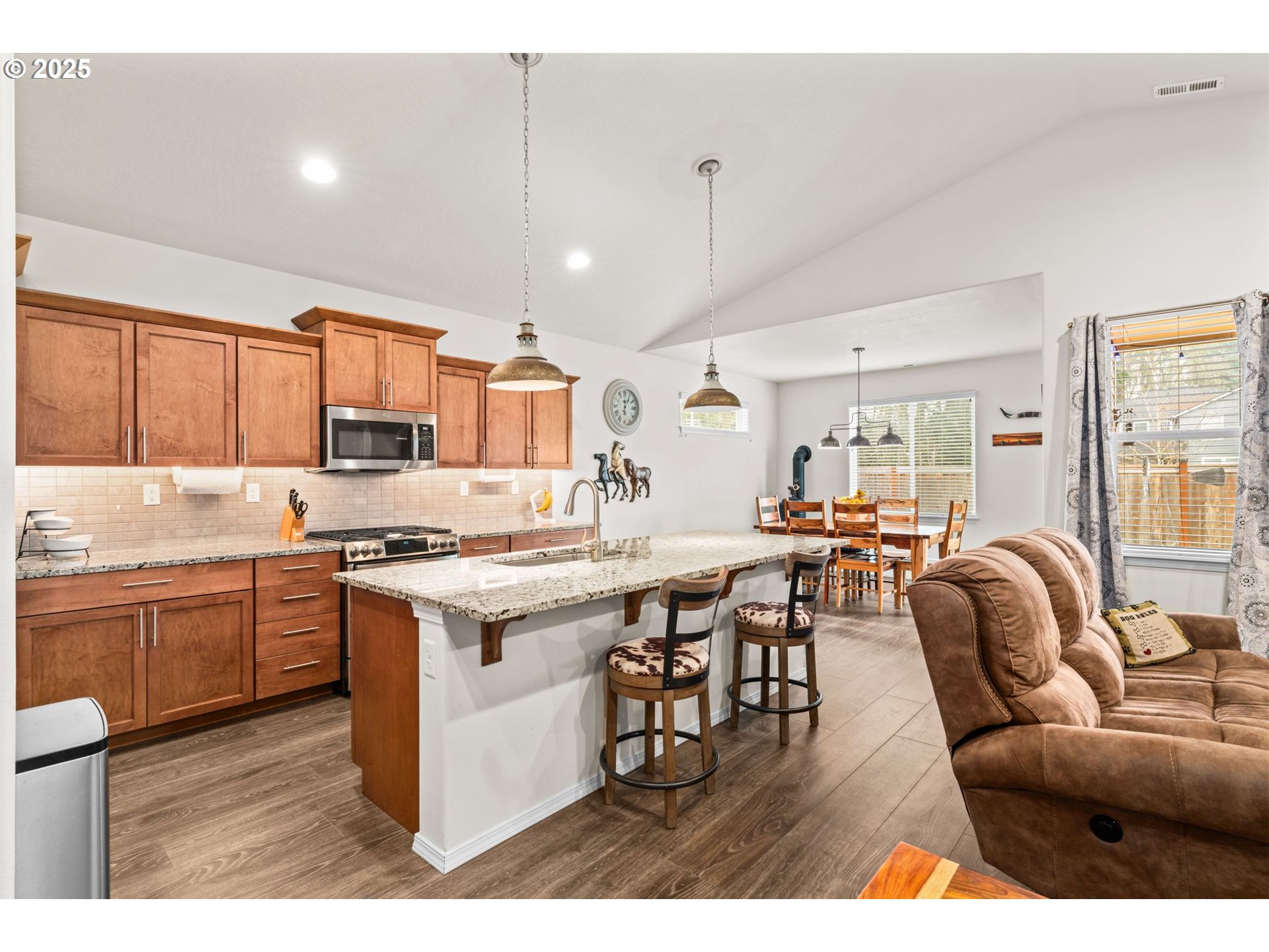 760 South 52nd Street Springfield, OR 97478 - Photo 13 of 33