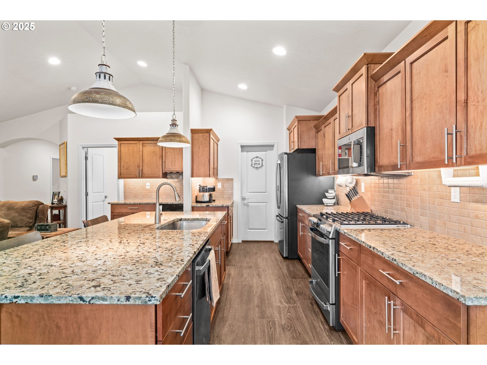 760 South 52nd Street Springfield, OR 97478 - Photo 17 of 33