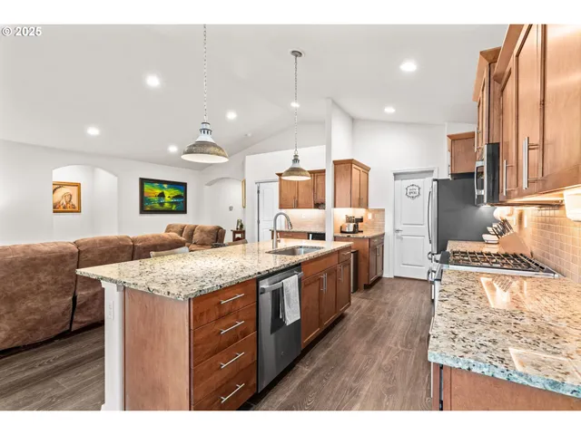 $529,900 | 760 South 52nd Street, Springfield, OR 97478