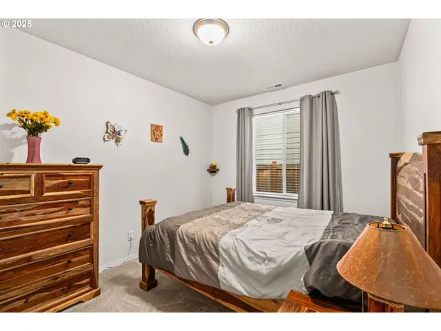 $529,900 | 760 South 52nd Street, Springfield, OR 97478