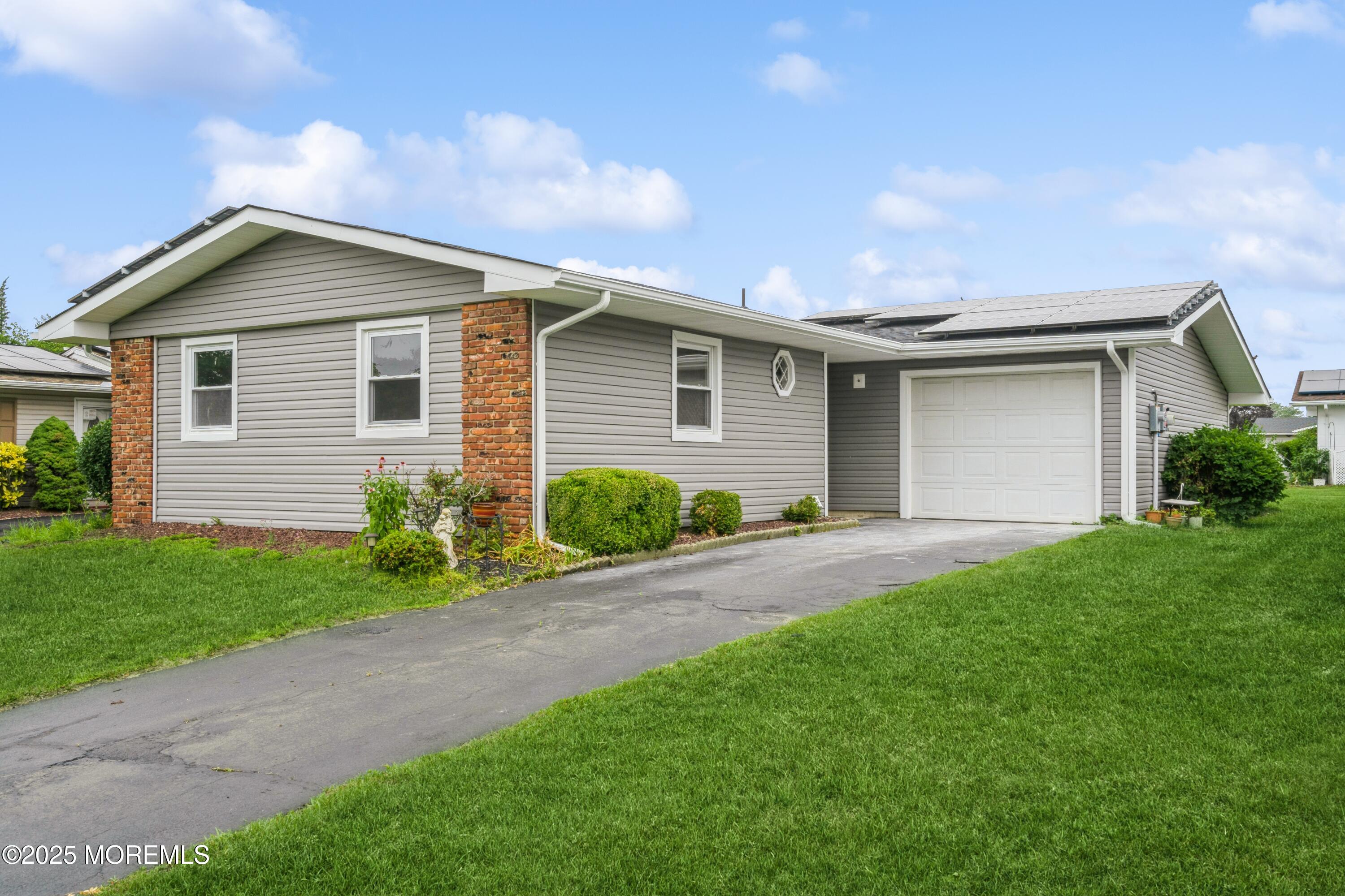 01_8PhillipsRd_2001_HiRes